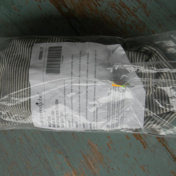 NEW SEALED PAMPERED CHEF STRIPED WINE BAG WITH STRAP  100094 - Picture 2 of 3